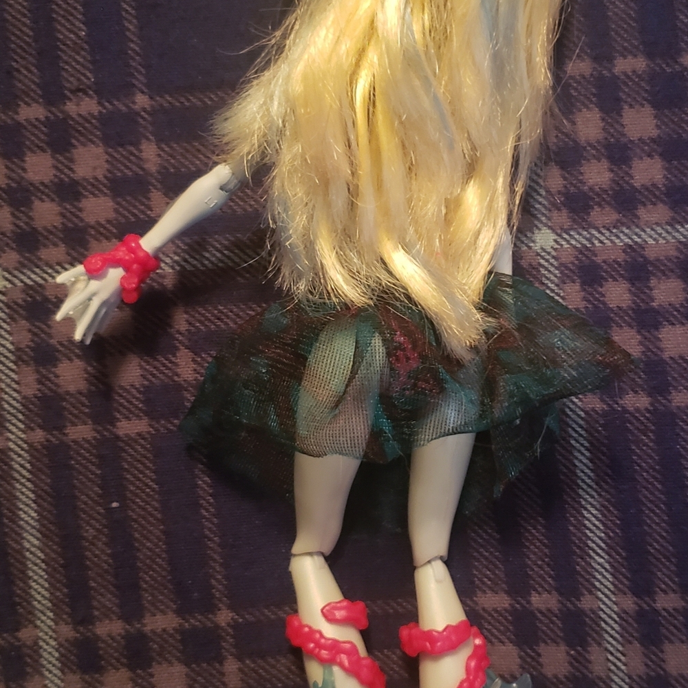 Monster High Dance Class Lagoona Blue - Picture 2 of 4